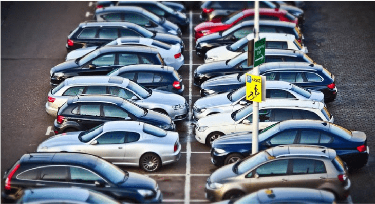 Was passiert, wenn der Parkplatz Sensor ein Auto wahrnimmt?